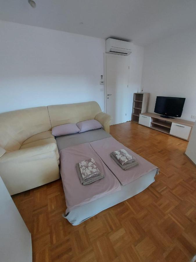 Apartment Hanna โคเปร์ ภายนอก รูปภาพ